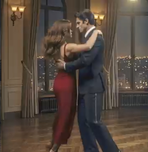 Lui pensava di aver sposato un comodo zerbino, ma questo “straccio” all’improvviso si è scatenato in un tango furioso, e le sue costose rose ora giacciono in una pozzanghera all’ingresso, dove lei le ha gettate insieme al suo inutile perdono.