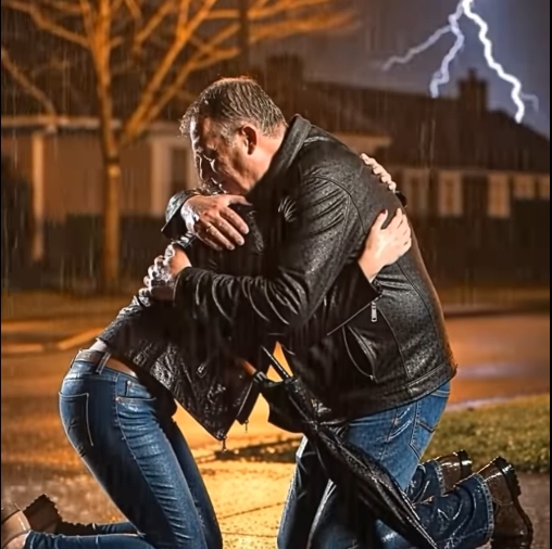 Jag hittade min dotter knäböjande i regnet, straffad av sin man bara för att hon köpt en klänning. Inne hörde jag honom och hans familj skratta. Jag lyfte henne upp, sparkade upp dörren och sa fem ord som de aldrig skulle glömma.