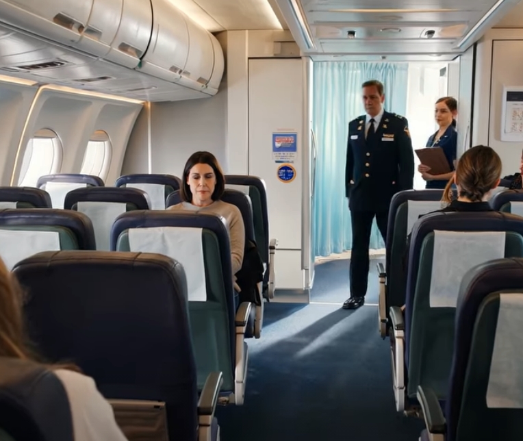 Min svägerska bytte plats vid grinden – sedan gick en senior general nerför gången och sa: “Frun.”