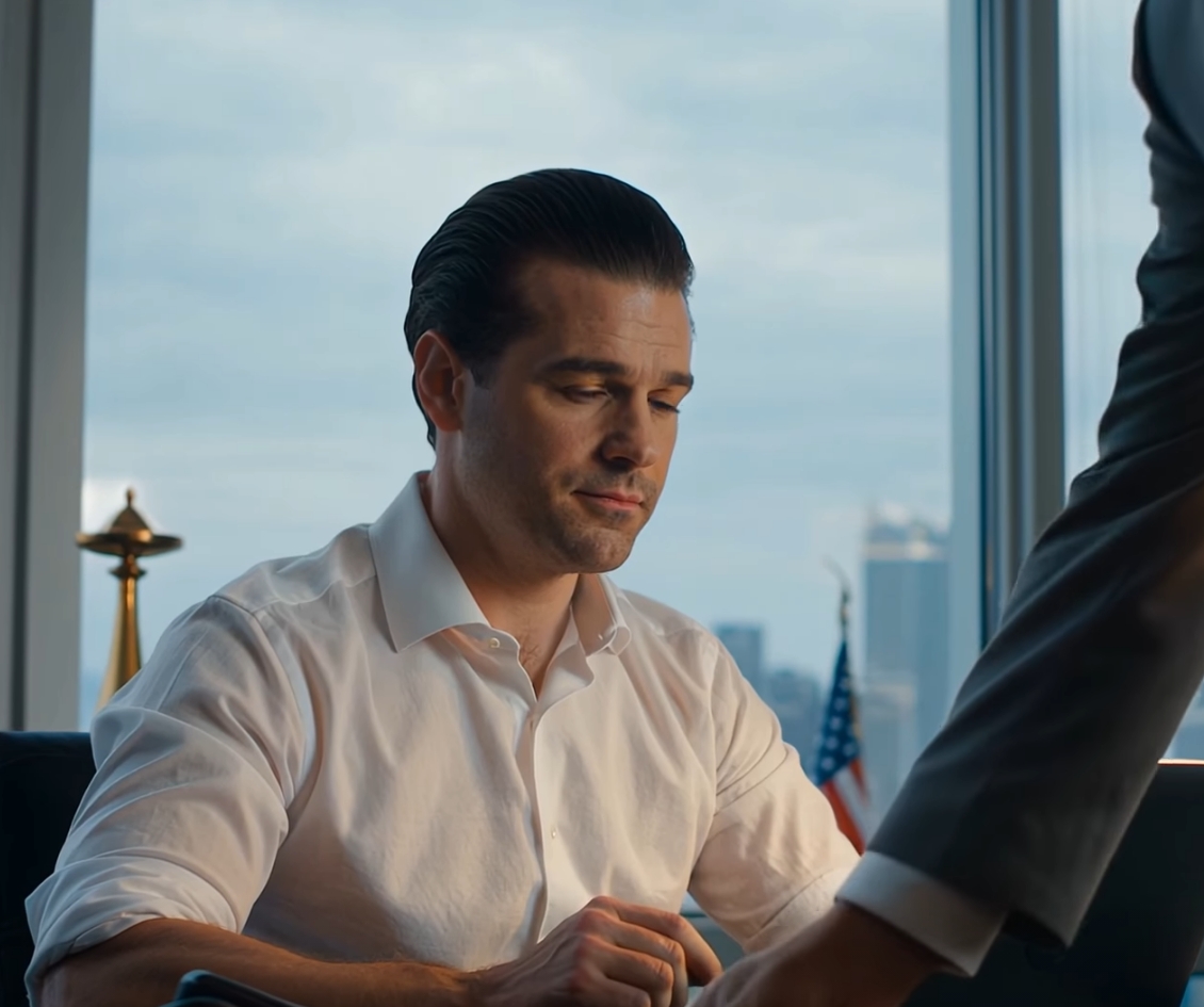 Jag tillbringade 17 år med att försvara kontrakt värda 2 miljarder dollar bara för att bli avskedad av VD:ns son 48 timmar innan min bonus på 92 000 dollar skulle betalas ut. ‘Du är klar här’, hånade han och gick därifrån som om jag var ingenting. Nästa morgon hörde jag honom ropa i telefonen, ‘Vad sa du till dem?’ – Nyheter