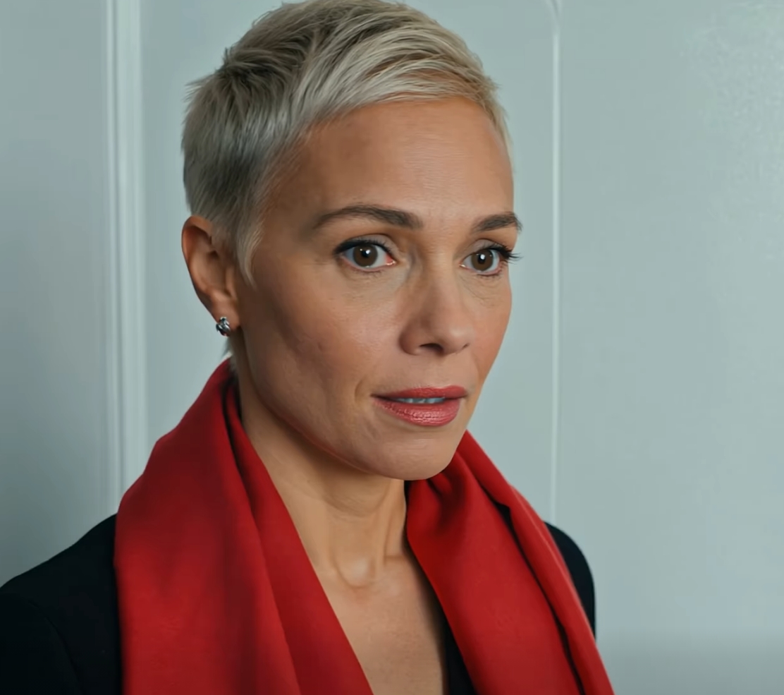 “Vi hörde att du köpte en penthouse, mamma. Vi kom för att bo med dig och göra fred,” sa min son och svärdotter precis vid dörren. När de kom in frös de till vid det de såg. Allt hade bara börjat. – Nyheter